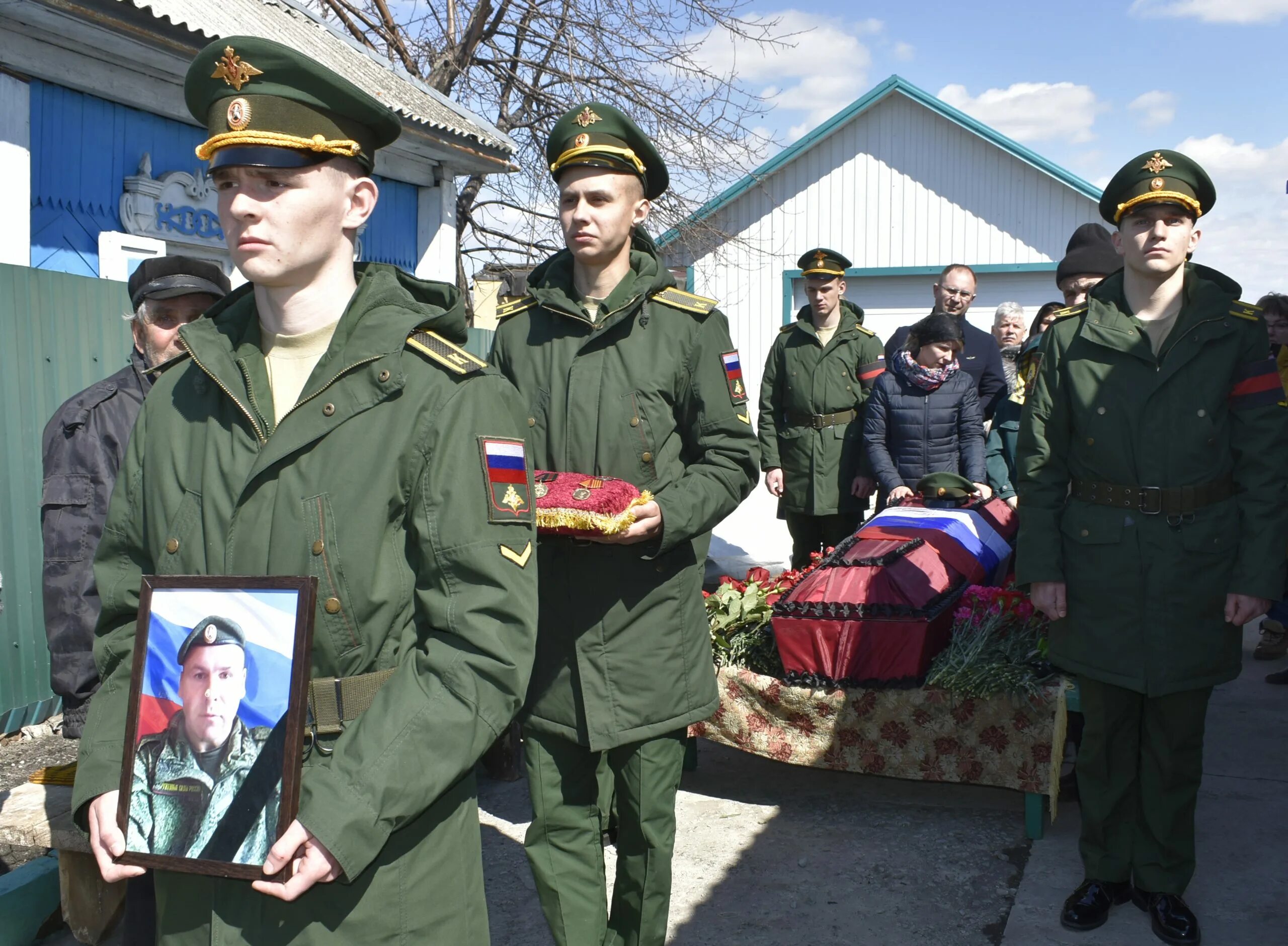 Новости сво сегодня 1 апреля. Похороны военнослужащего.