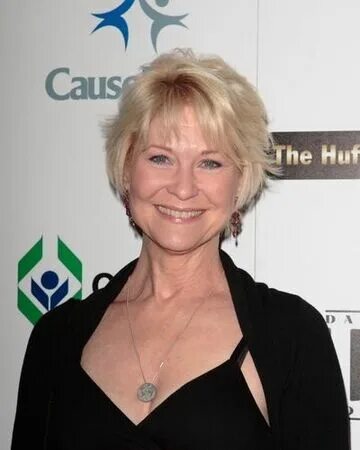 Ди уоллес. Dee wallace. ди уоллес молодая. dee wallace-stone hot. ди уоллес в молодости.