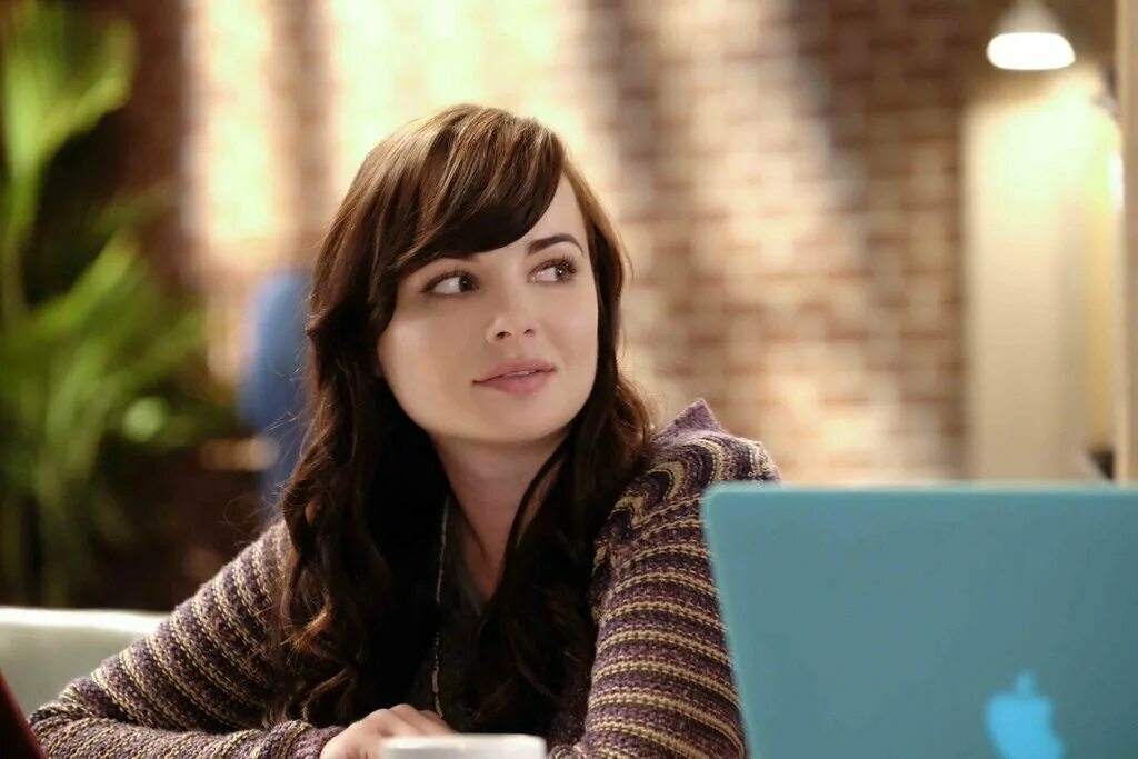 неуклюжая (2011). жизнь в моменте сериал. неуклюжая 3 сезон. неуклюжая (2011). неуклюжая большая софа.