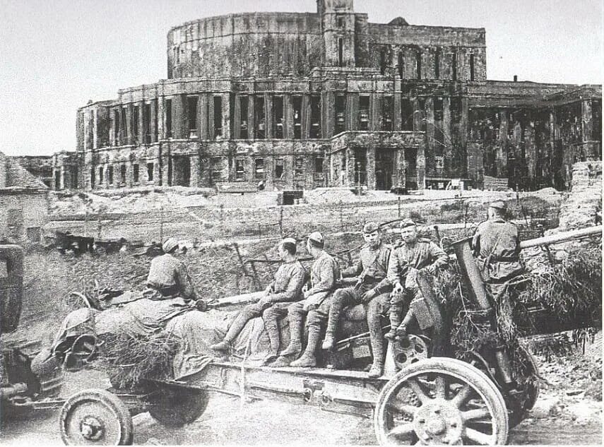 Белоруссия 1944 багратион. 1941-1945 город гродно. Освобождение в 1944 беларуси. Освобождение советскими войсками минска, 1944г. Парад партизан в минске 1944.