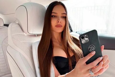 Девушки выпустили