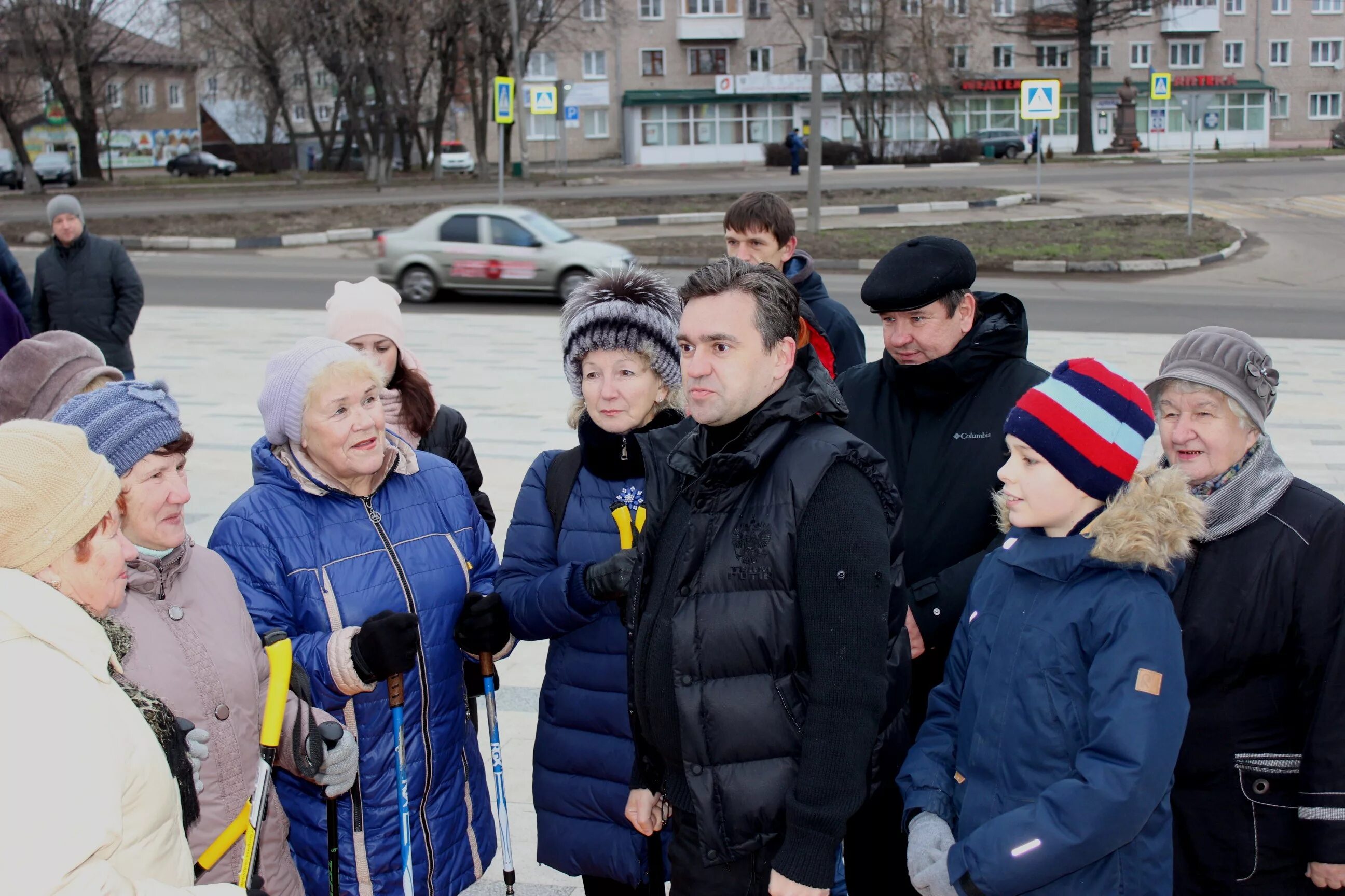 Кинешма благоустройство. Погода в Кинешме. Кинешма приезд Воскресенского. Парк Кинешма входная группа. Погода кинешма по часам