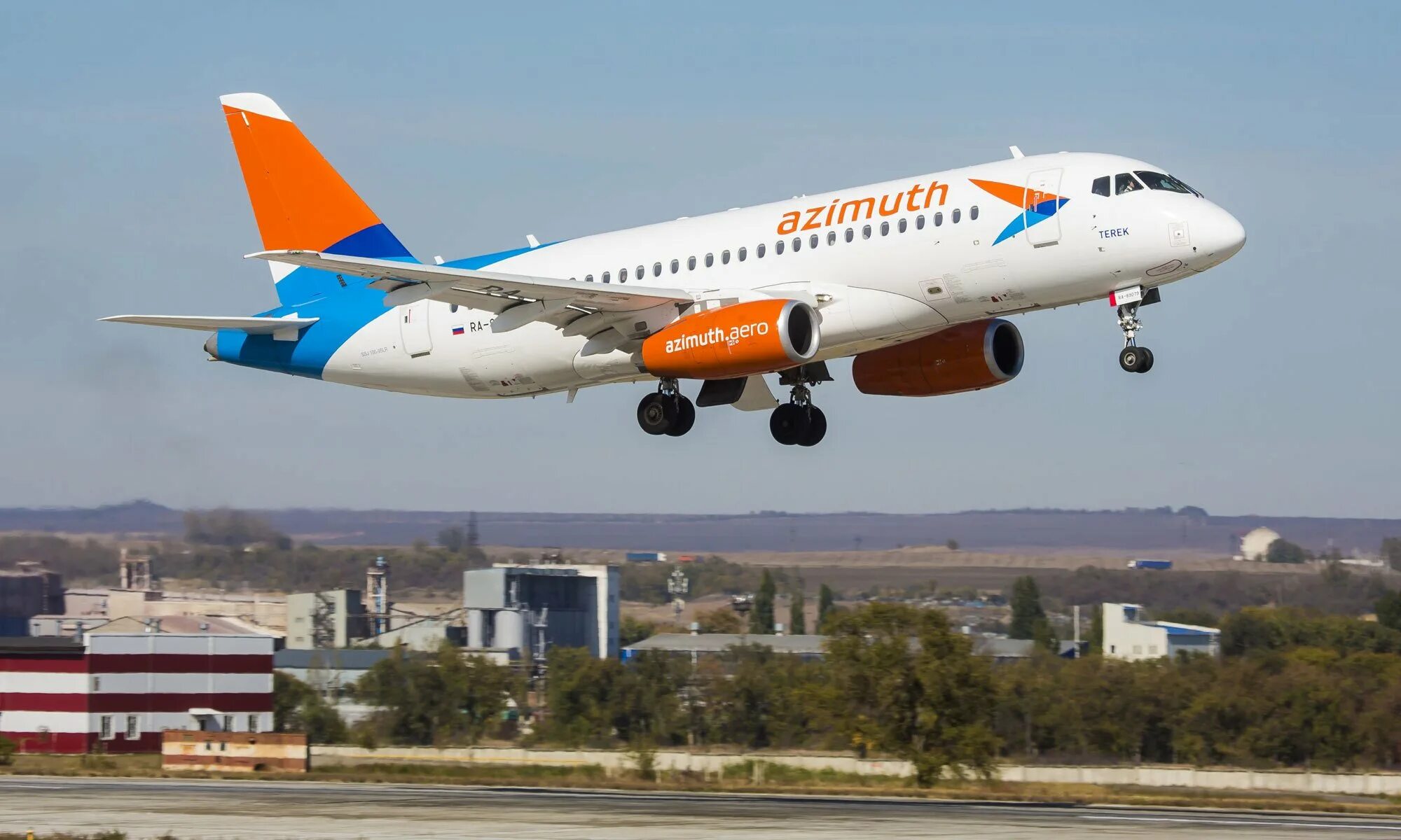 Авиакомпании flyone armenia. Armenia aircompany armenia aircompany. Самолеты авиакомпании азимут. Армения ереван аэропорт самолёты. Boeing 737-500 ширак авиа.