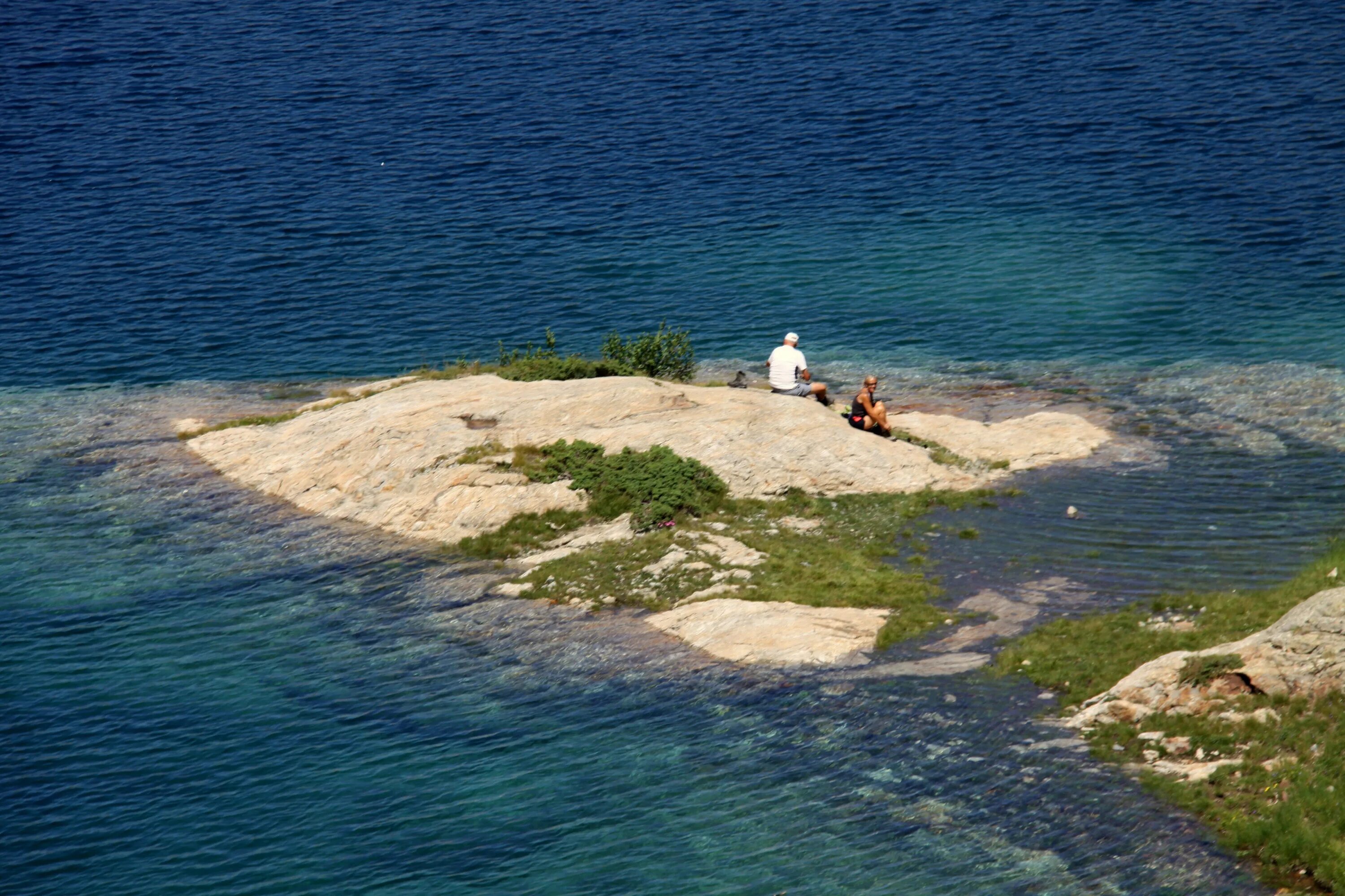 Island вода