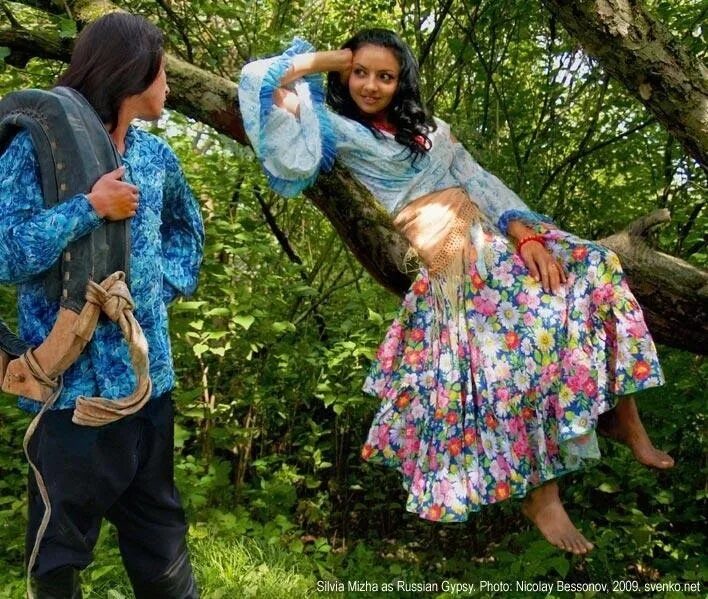 табор цыган. цыганские пляски. цыган. сериал цыганка 2019 виктория полторак. цыганка 2001.