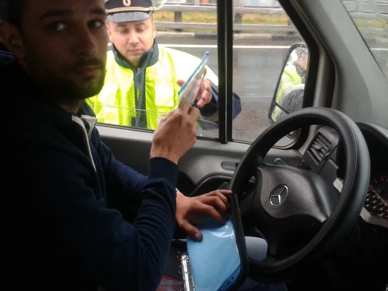 Working in car. Работа водителем перевозка пассажиров. Перевозчик пассажиров. Руль автобуса. Пассажирские автобусные перевозки.