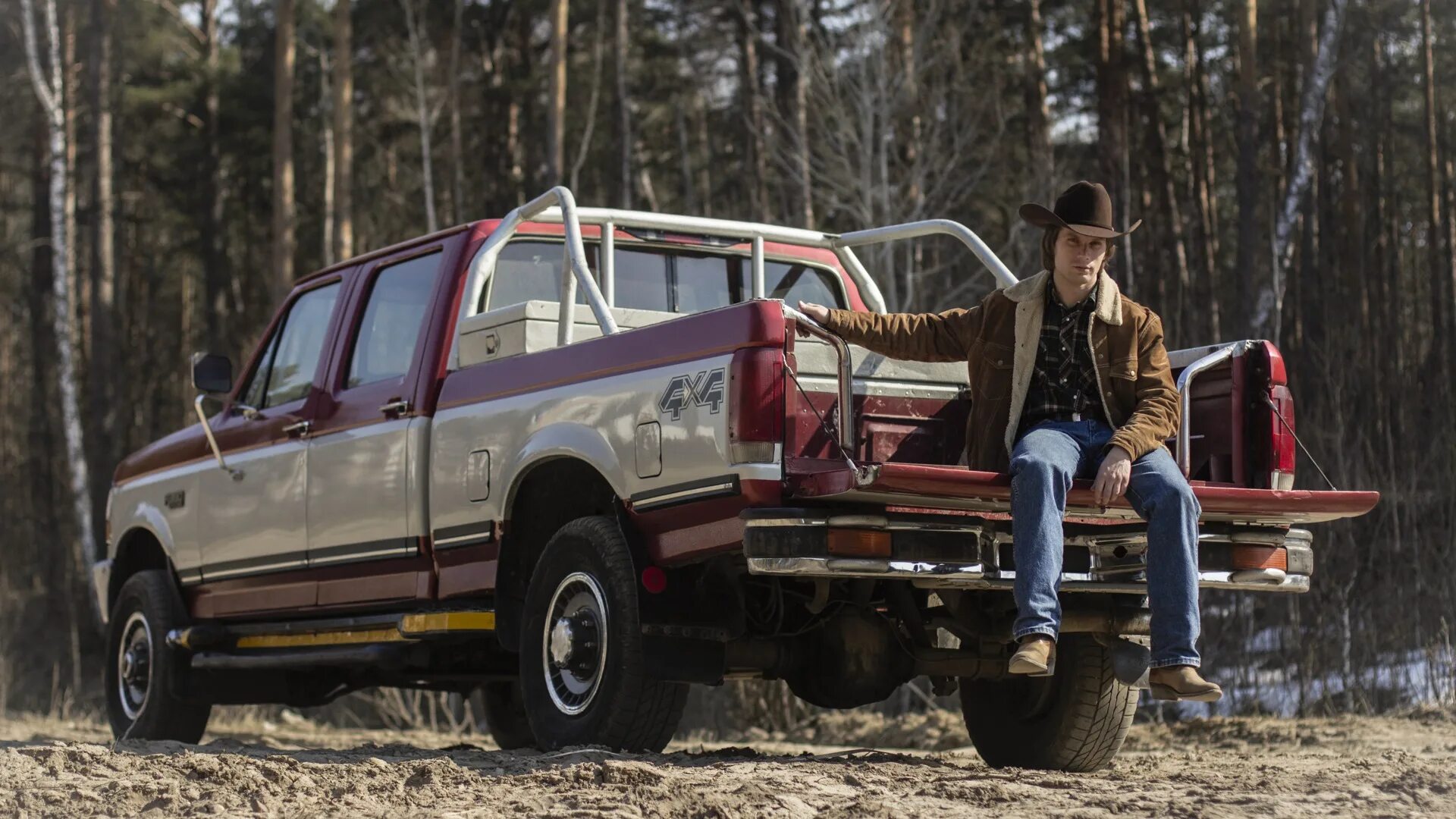 Шевроле silverado 2014 американец. Шевроле пикап 2014. Пикап двух парней. Шевроле сильверадо 2014. Девушка пикаперша.