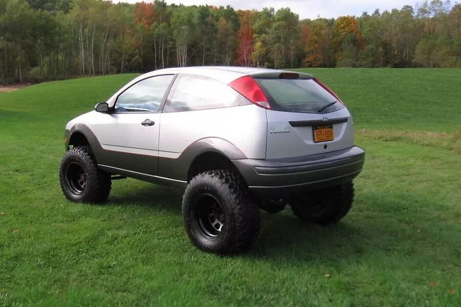 У легкового автомобиля 4 колеса. Ford Focus 2 4x4. Ford Focus 2 Offroad. Ford Focus 2 оффроад. Ford 4 4х4.