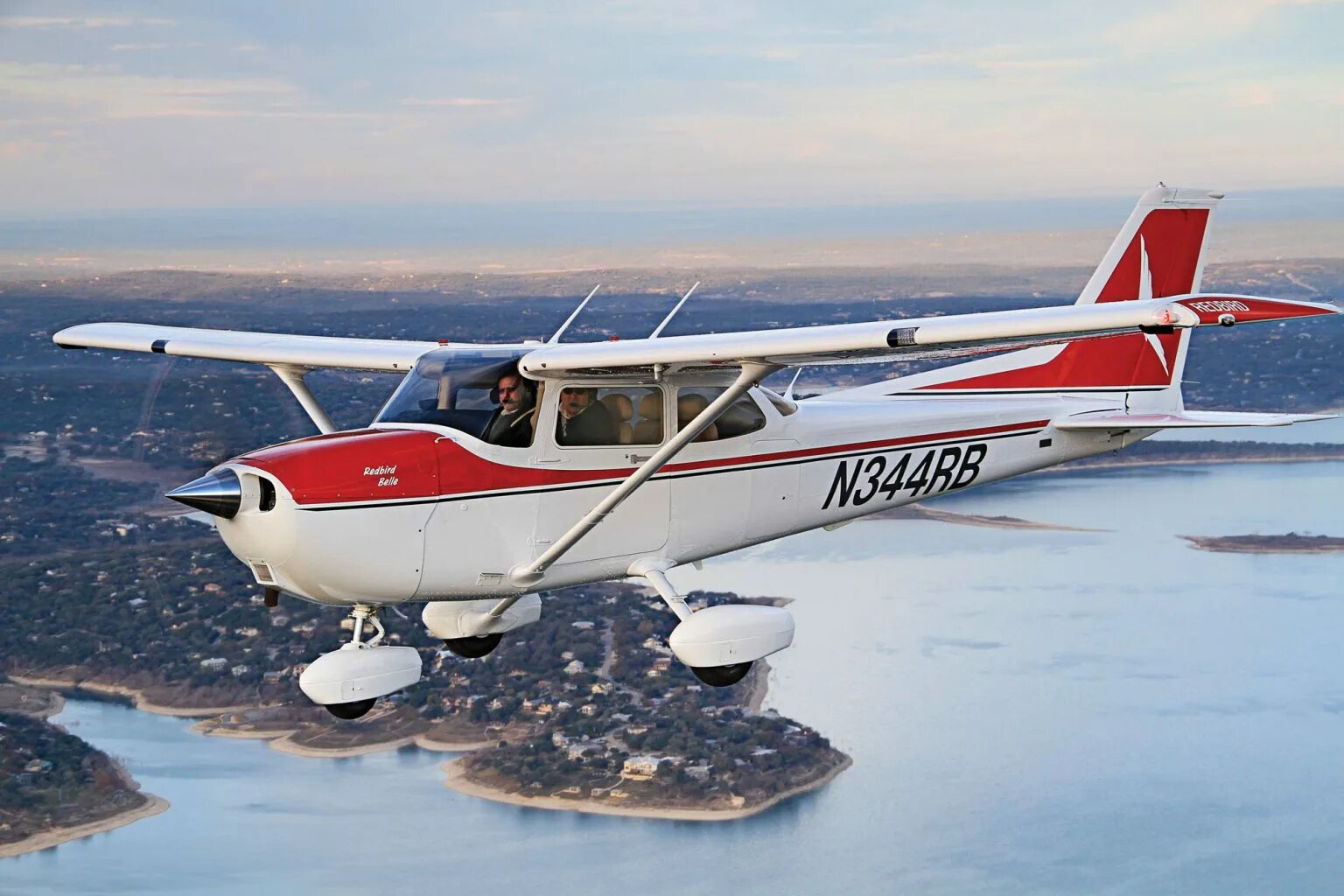 Сесна 172. Самолет Cessna 172. Цессна 172 Skyhawk. Самолёт Cessna 172 Skyhawk. Цессна-172 Скайхок.