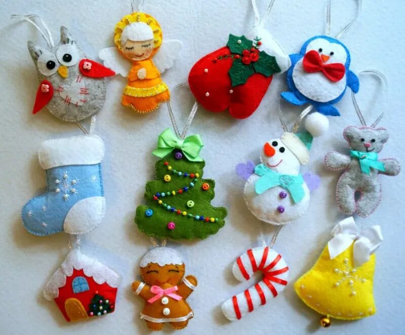 Елочные игрушки 2 класс. Объемная игрушка на елку. Елочка с игрушками. Поделки из фетра на новый год. Елочные игрушки 2 класс.