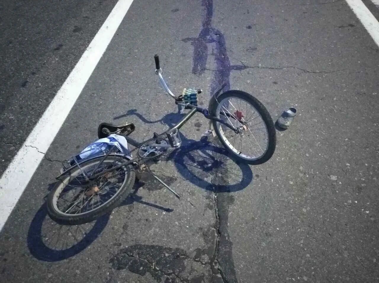 Велосипед автомобиль. Мальчика на велосипеде сбила машина. Сбил велосипедиста кто виноват