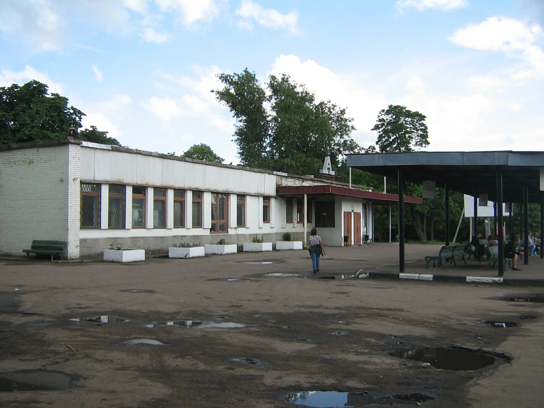 Автовокзал луга. Город Луга автовокзал. Привокзальная площадь Луга. Лужский Автобусный вокзал. Город Луга Ленинградской области.