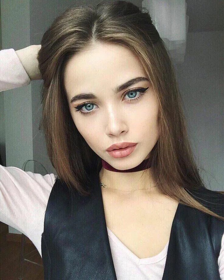 16 ти лет. Девушка 16 лет.