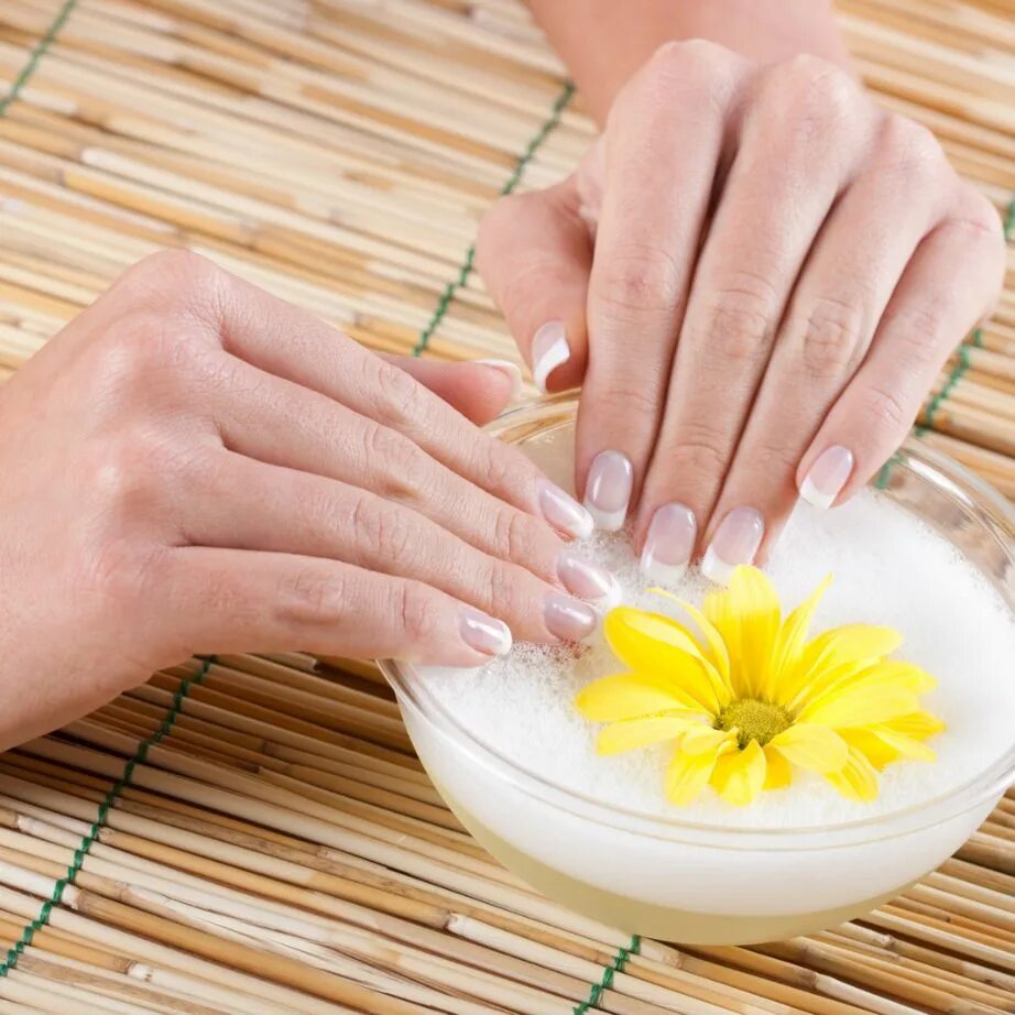 Лечебный маникюр. Укрепить ногти. Масла увлажняющие кожу рук. Масла увлажняющие кожу рук. Масла увлажняющие кожу рук.