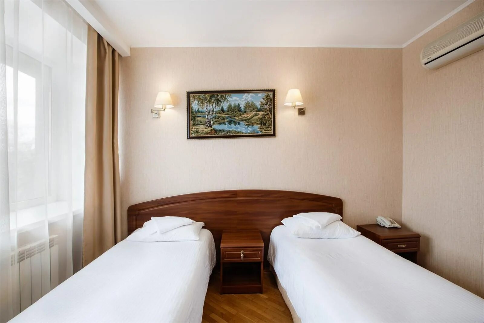 Гостиница урал екатеринбург мичурина. Урал 3 гостиница екатеринбург. Мичурина 57 гостиница урал. Свердловск гостиница урал. 2.