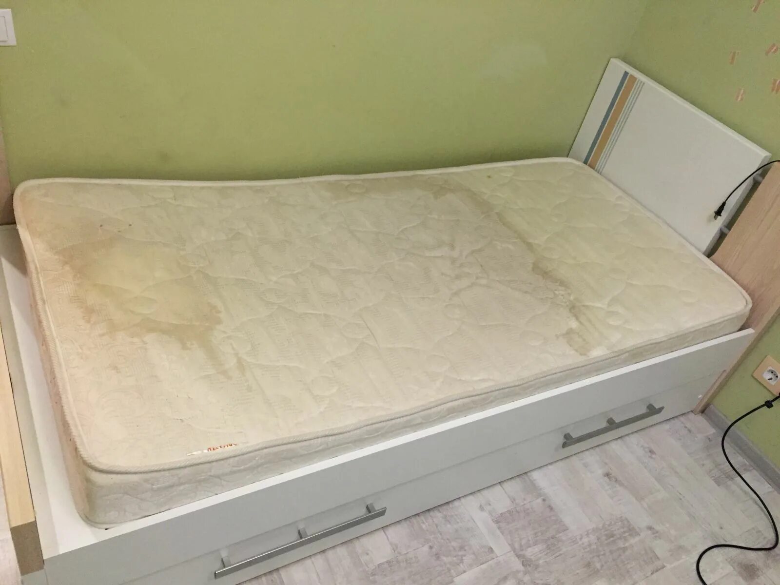 Химчистка матраса. Химчистка детских матрасов. Химчистка матраса до и после. Чистка матрасов. Химчистка детских матрасов.