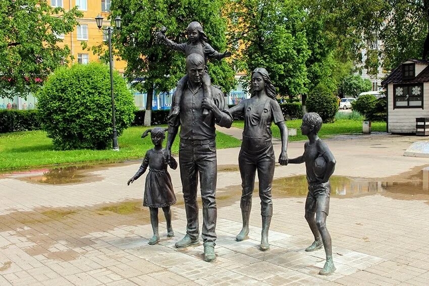 памятник семье в саранске и твери. памятник семье город саранск. год семьи памятник. екатеринбург академический памятник семье. памятник семье саранск.