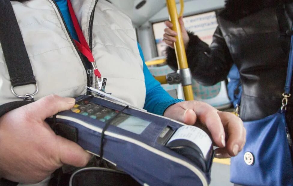Штраф за проезд в автобусе. Кондуктор. кондуктор в автобусе. требуется кондуктор. кондуктор профессия.