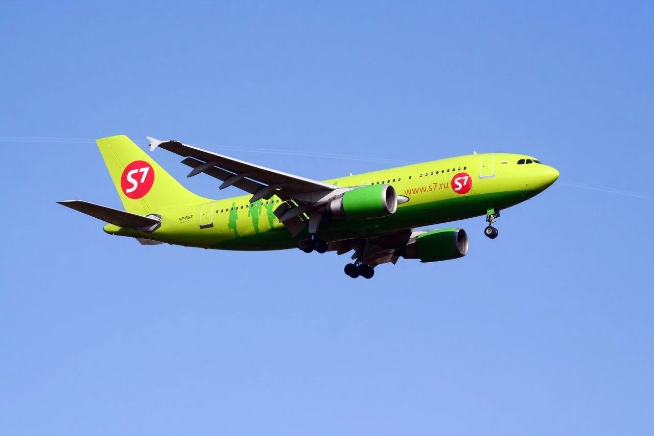 Самолёты авиакомпании s7 Airlines. Самолет с7 Аирлинес. S7 Airlines Томск. S7 Airlines авиакомпания Андижон.