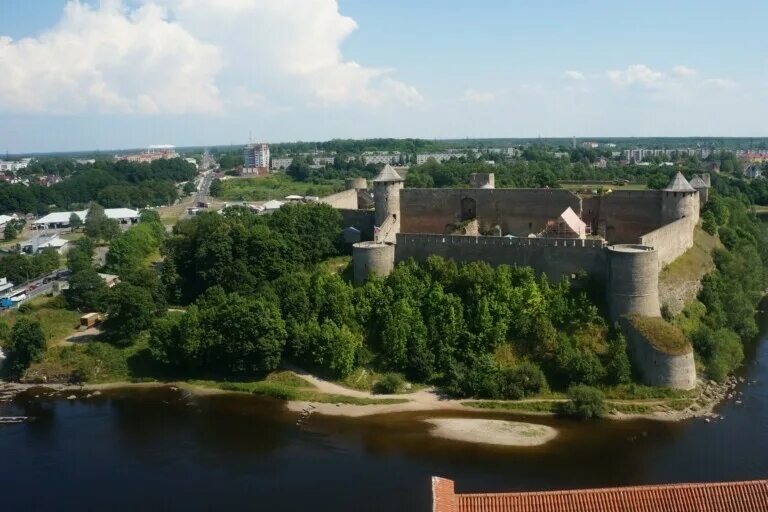 Ивангород нарвский. Ивангородская крепость ленинградская область. Ивангород кингисепп. Нарва ивангород граница. Ивангородская крепость и нарвский замок.
