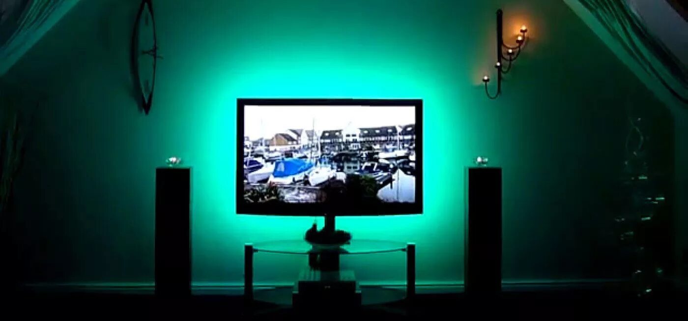 Подсветка телевизора hisense. Подсветка для телевизора. RGB телевизор. Подсветка за телевизором.