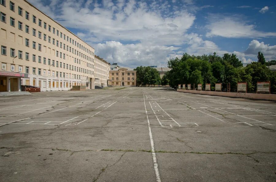 Плац фото. Ростовский военный институт ракетных войск Ростов-на-Дону. Ростовское военное училище ракетных войск. Рау Ростовское артиллерийское училище. Пермский военный институт ракетных войск.