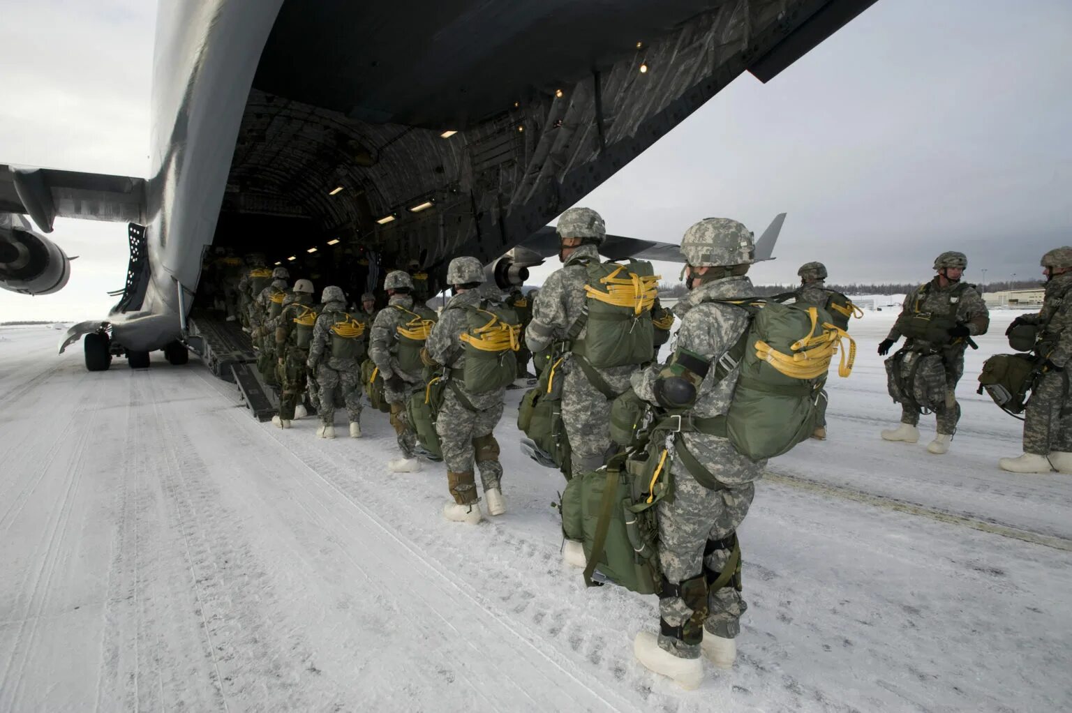 Военная база США В Арктике. Военная база Элмендорф на Аляске. Военная техника вс Норвегии в Арктике. Военные учения России в Арктике. Военное присутствие россии