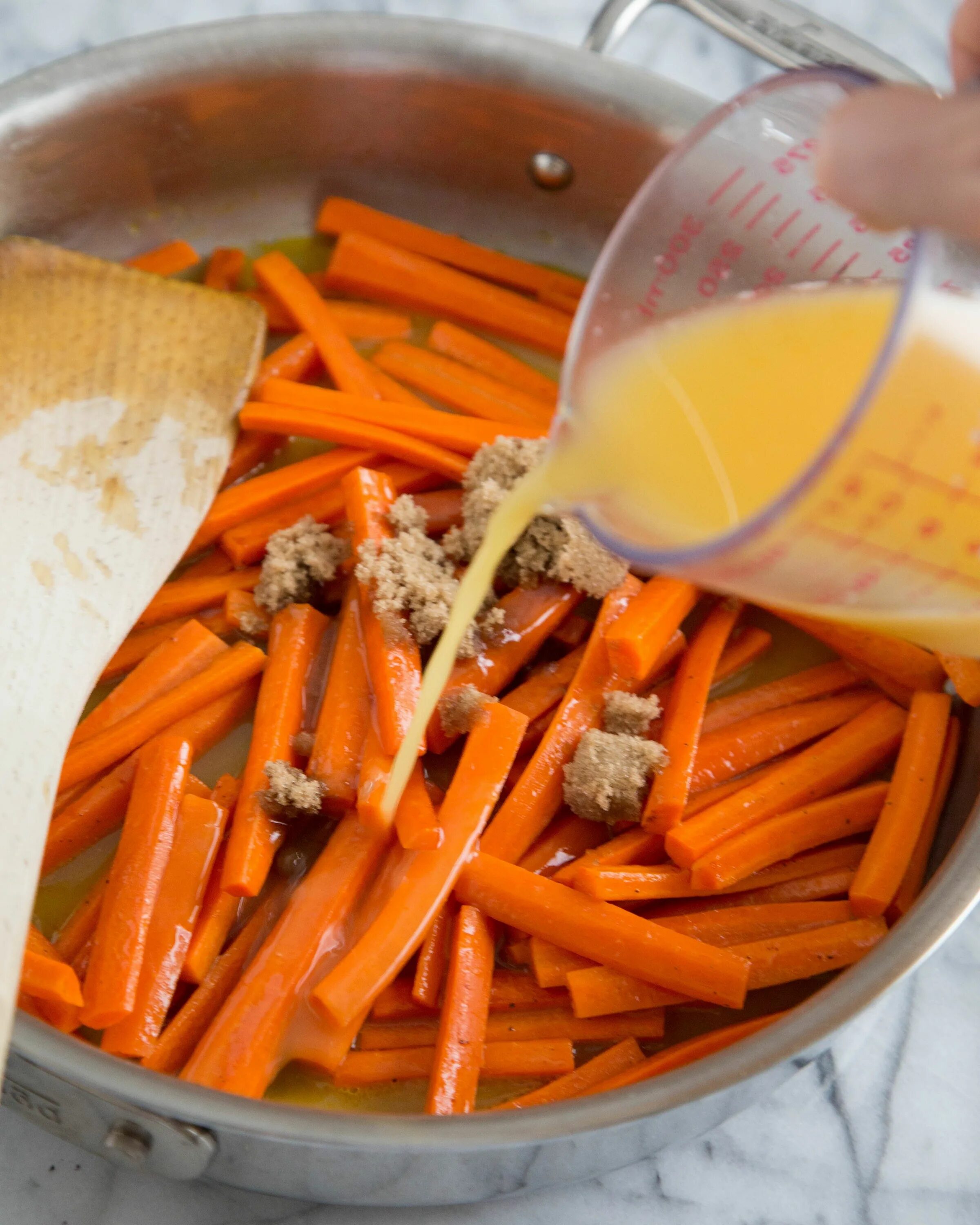 Как вкусно приготовить морковь. Морковь блюда. Блюда из морковки. Интересное блюдо из моркови. Блюда из моркови картинки.