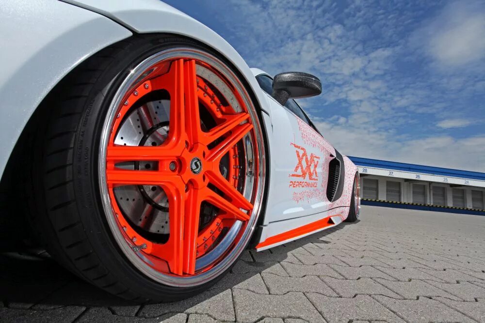 На автомобиле установлены колеса с дисками. Audi r8 ABT Wheels. Audi r8 колеса. Schmidt Revolution Audi r8 2014. Диски Шмидт революшен.