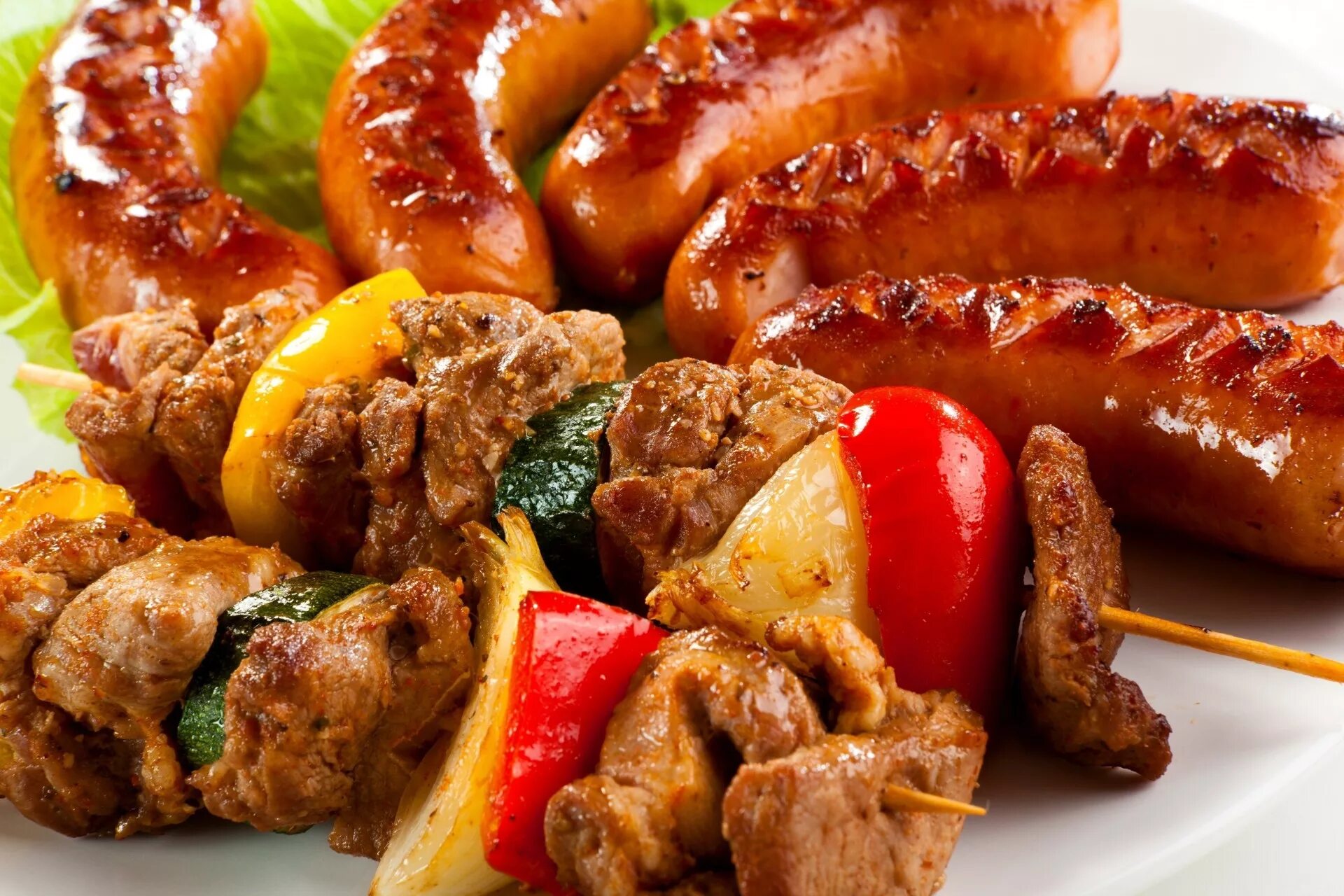Вкусный сочный шашлык. Аппетитный шашлык. красивый шашлык. красивые блюда. мясо для шашлыка.