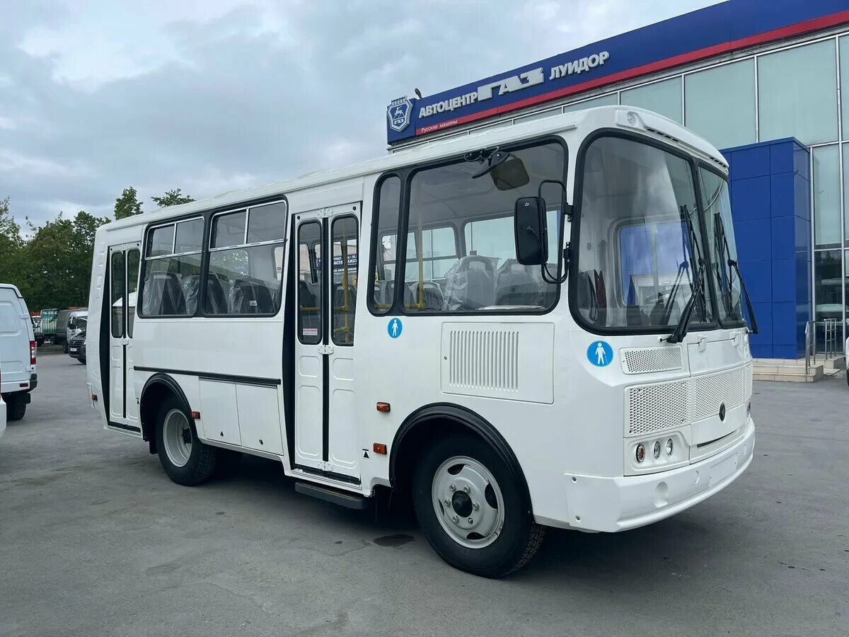 паз 2023 автобус. паз пригородный. новый паз 2023. паз 32050 школьный автобус. автобус паз 320405.