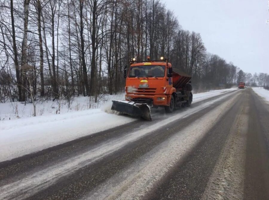 Дорога очищена от снега. Снегоочистка автомобильных дорог. Чистка дорог от снега. Патрульная снегоочистка автомобильных дорог. Дорожные службы Подмосковья.