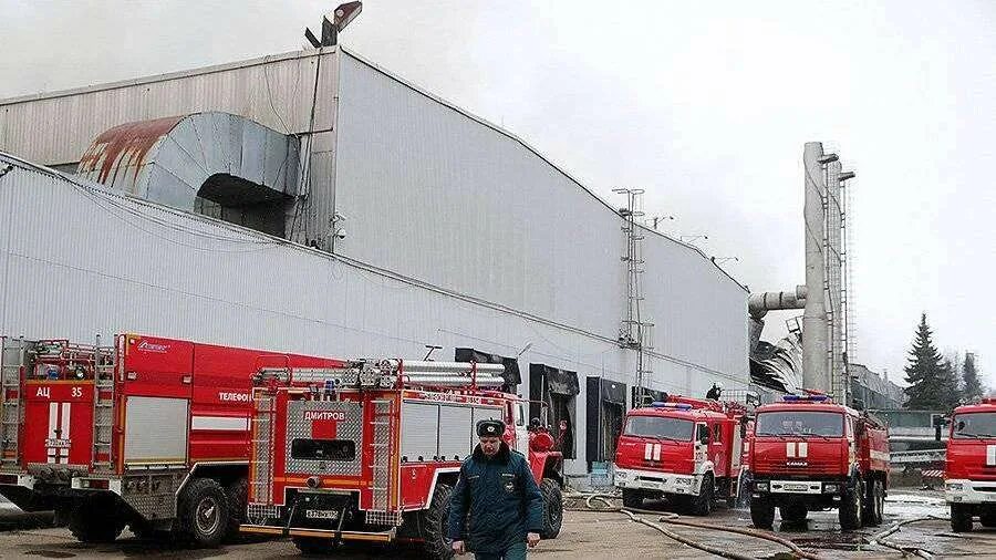 Пожар на алюминиевом заводе в Дмитрове. Пожар на заводе ДОЗАКЛ В Дмитрове. Пожар в районе алюминиевого завода в Дмитрове.