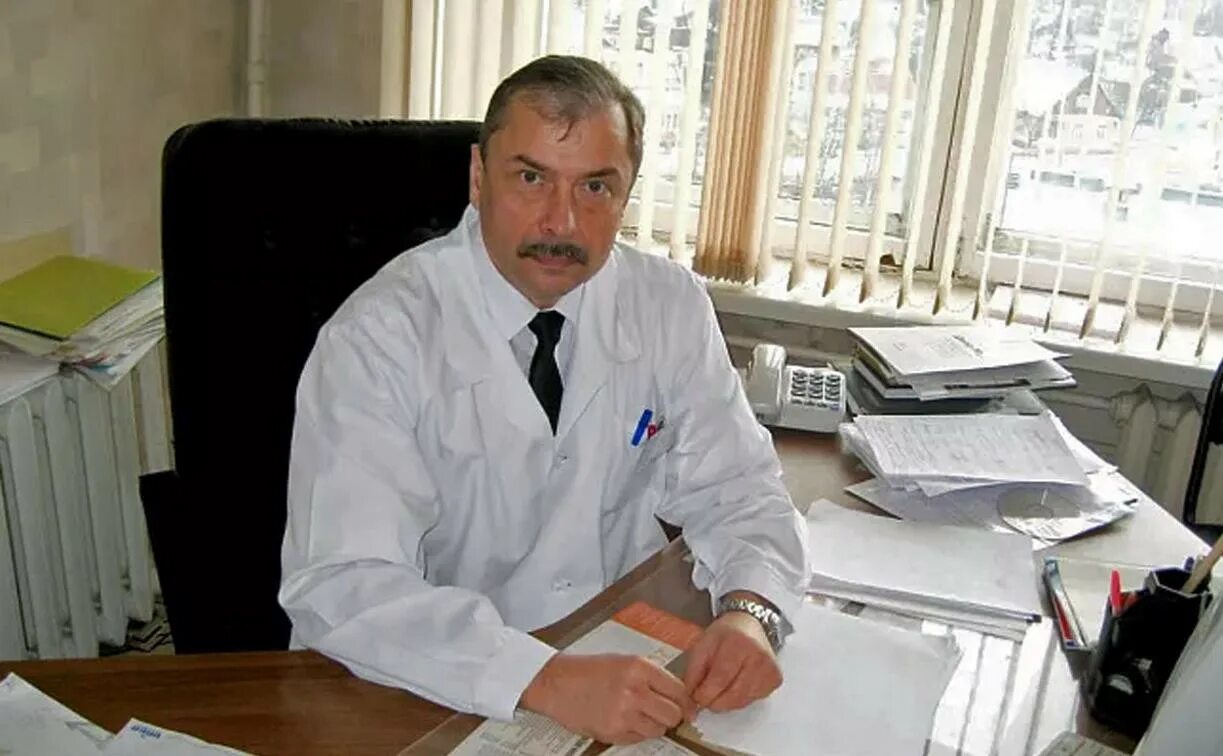 Заведующий 21 больницы. Заведующий хирургическим отделением. заведующий больницы.