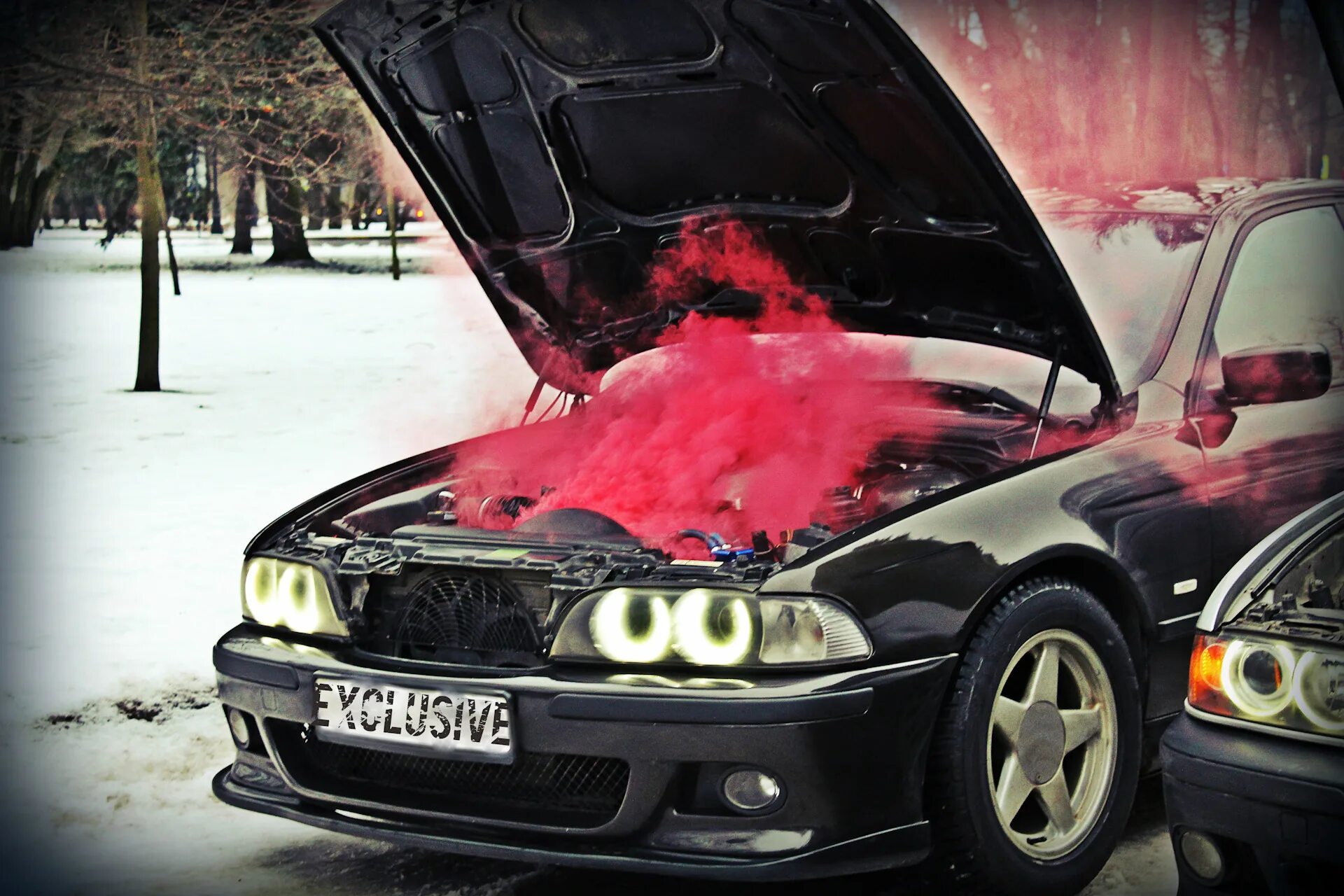 Дым цветной BMW e39. Дым машина. Цветной дым и авто. Дым из под капота.