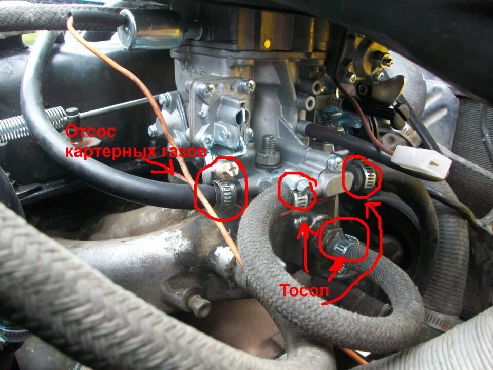 Картерные газы карбюратор. Шланг подогрева карбюратора солекс 2108. Шланг подогрева коллектора ВАЗ 2106. Шланг подогрева карбюратора Нива 21213. Патрубок подогрева карбюратора ВАЗ 2109.