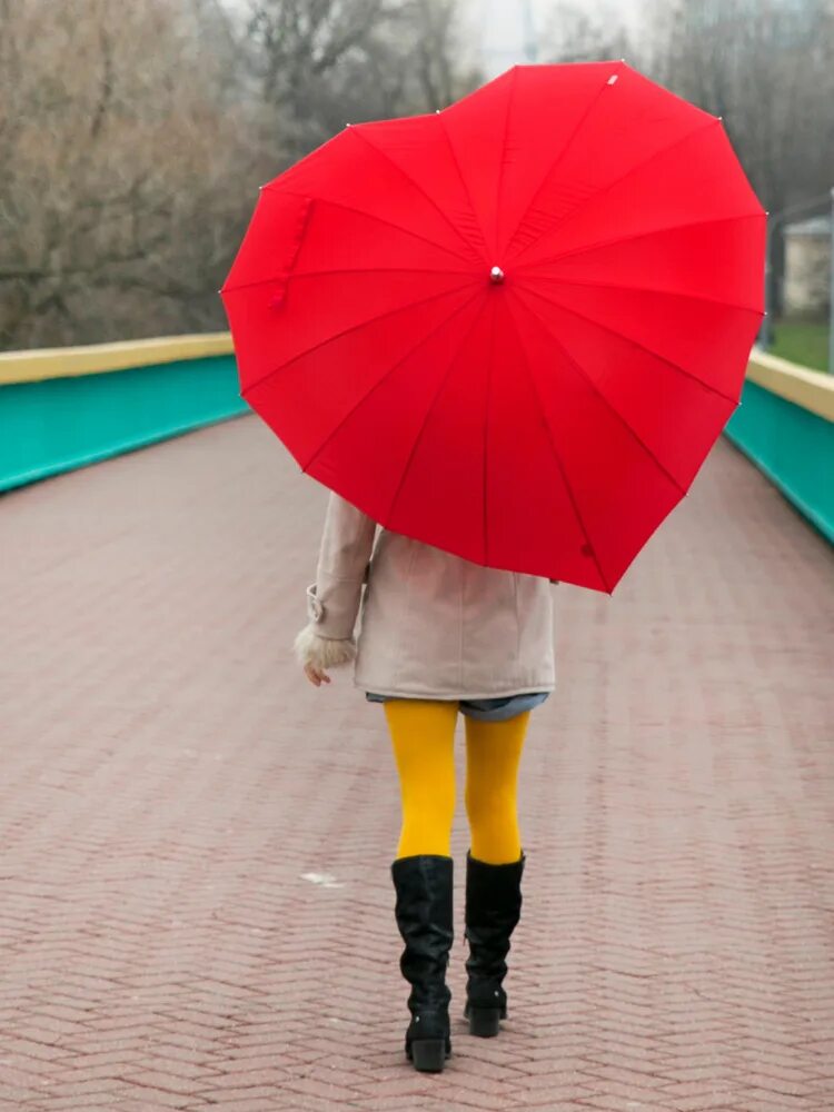 Забавный зонтик. Забавный зонтик. Забавный зонтик. Зонт прикол. Человек с зонтиком.