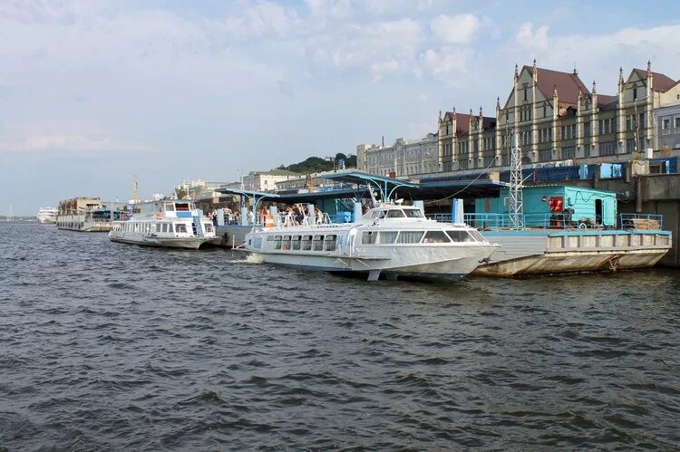 Новгород прогулка на теплоходе цена. Теплоходные прогулки в Нижнем Новгороде. Теплоход Нижегородский Речной вокзал. Нижний Новгород прогулки по Волге 2022. Прогулка на теплоходе Нижний Новгород.