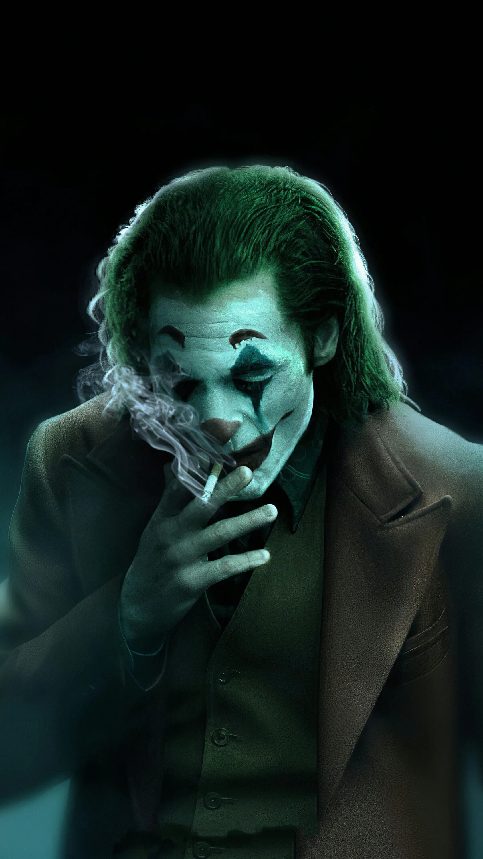 Джокер Хоакин Феникс курит. Джокер Хоакин Феникс с сигаретой. Джокер картинки.