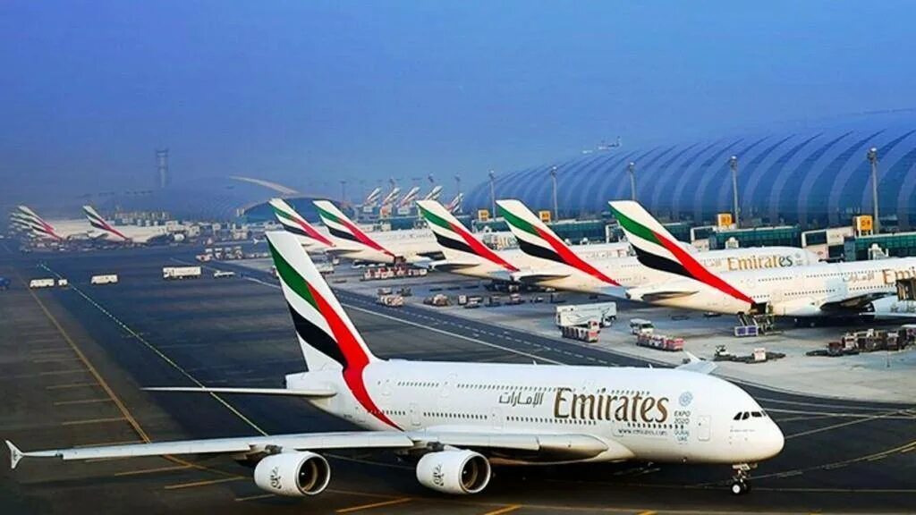 Арабские авиалинии emirates. Арабские эмираты авиакомпания. Арабские эмираты авиакомпания. Дубайская авиакомпания emirates. Авиакомпания дубай эмирейтс.