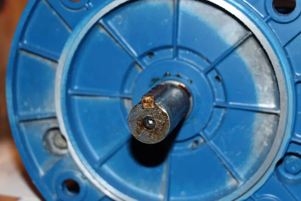 6 грм шкив коленвала. Как зафиксировать шкив на валу двигателя. Шкив 2spb 450mm. Крепление детали на вал электромоторчика. Как зафиксировать шкив на валу двигателя.