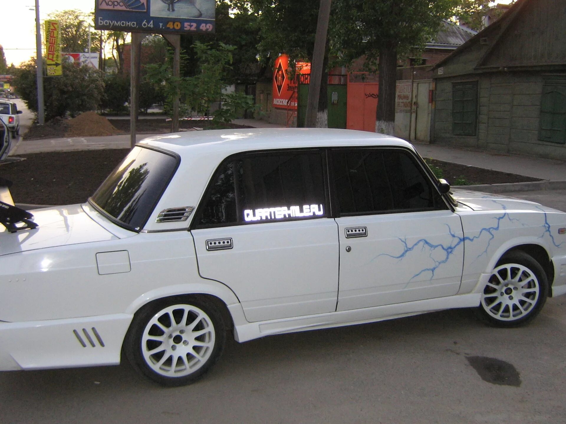 Ваз 2114 белая низкая. Ваз 2107 бело черная. Ваз 2107 белая. Тюнинговннаяваз 2107 белая. Ваз 2107 тюнингованная.
