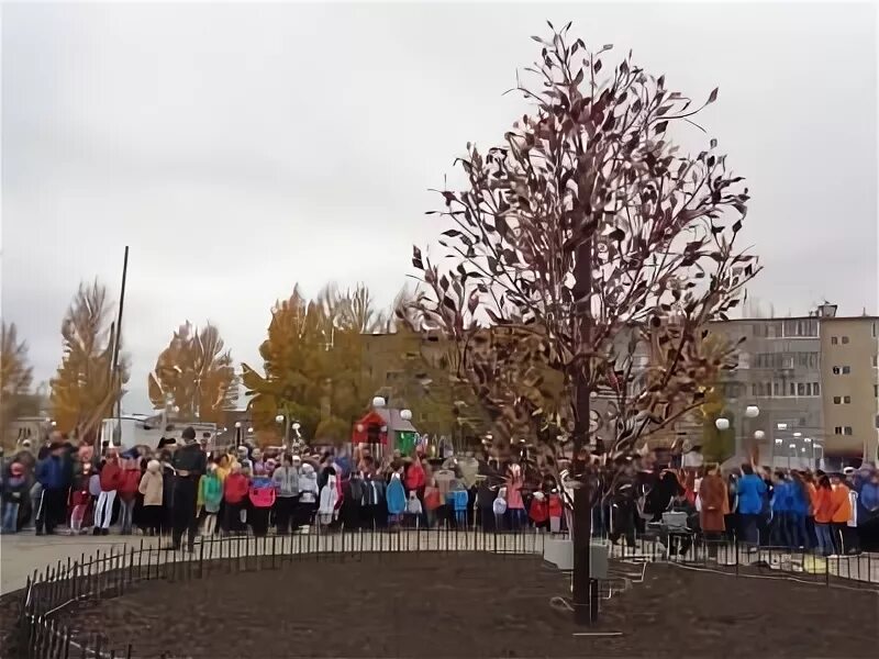 Апрель новоузенск. Новоузенск парк. Город Новоузенск парк. Новоузенск парк 2 микрорайон. Парки Новоузенска.