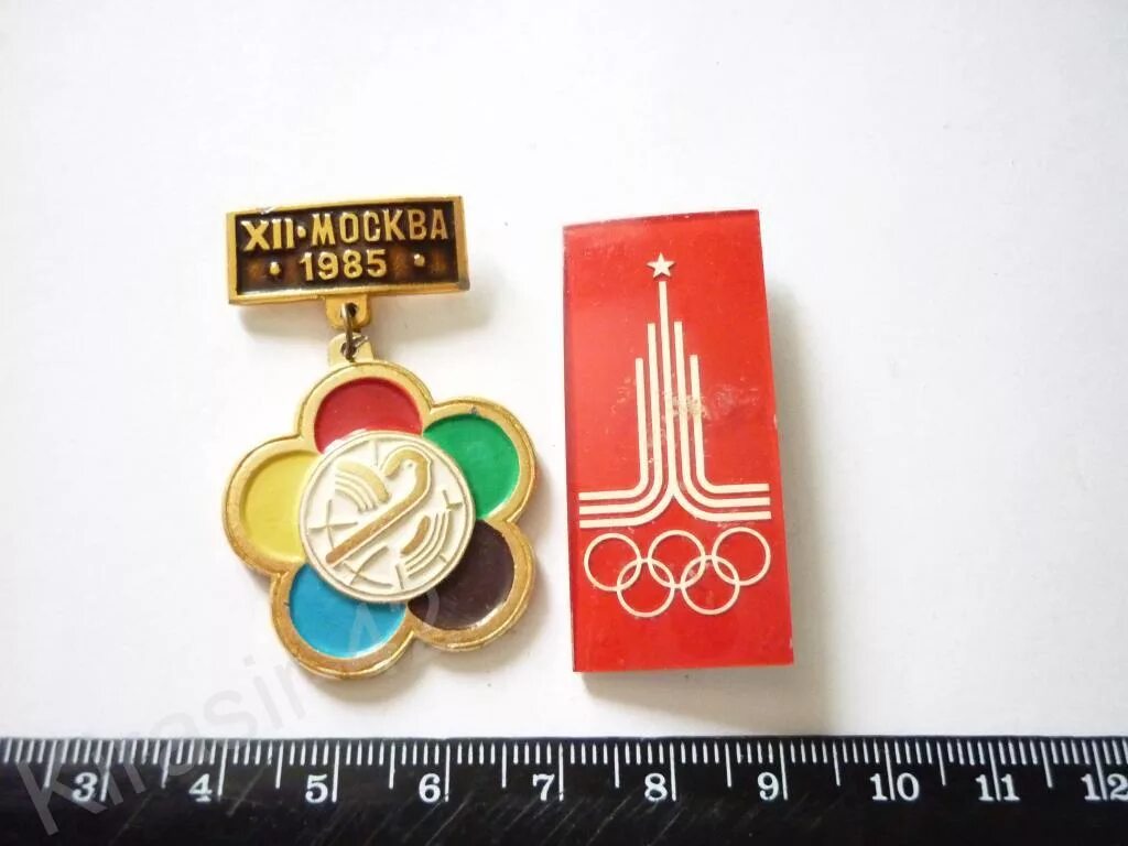 Значки с символикой олимпиады 80.