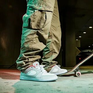 Skateboarding shoes