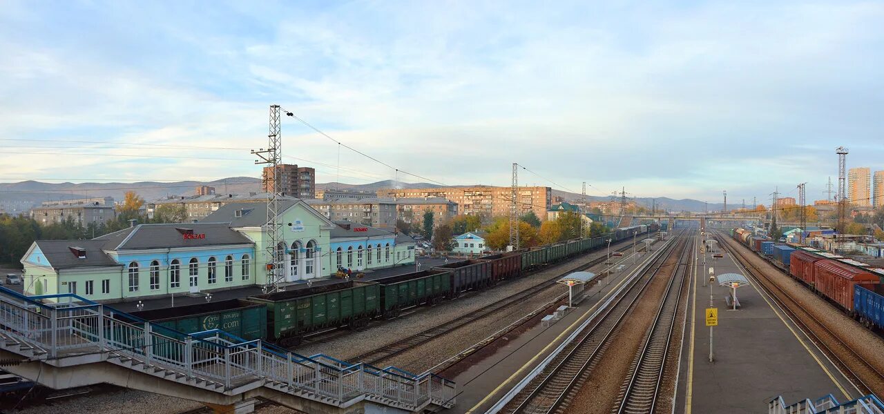 Железные дороги красноярского края. Станция Злобино Красноярск. Железнодорожный вокзал Злобино, Красноярск. ЖД вокзал Злобино Красноярск. Железнодорожная станция "Злобино".