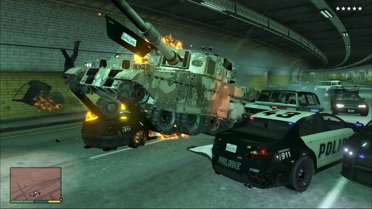 ГТА 5 полиция. GTA 5 Tank vs Police. GTA 5 танк. ГТА 6 танк взрыва. Игры танк гта