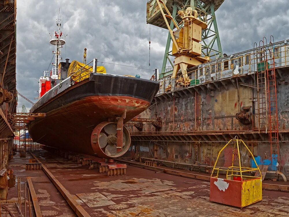 Дока ремонт. Ремонтный док для кораблей. корабль в доке. док судовой. сухой док для судна.