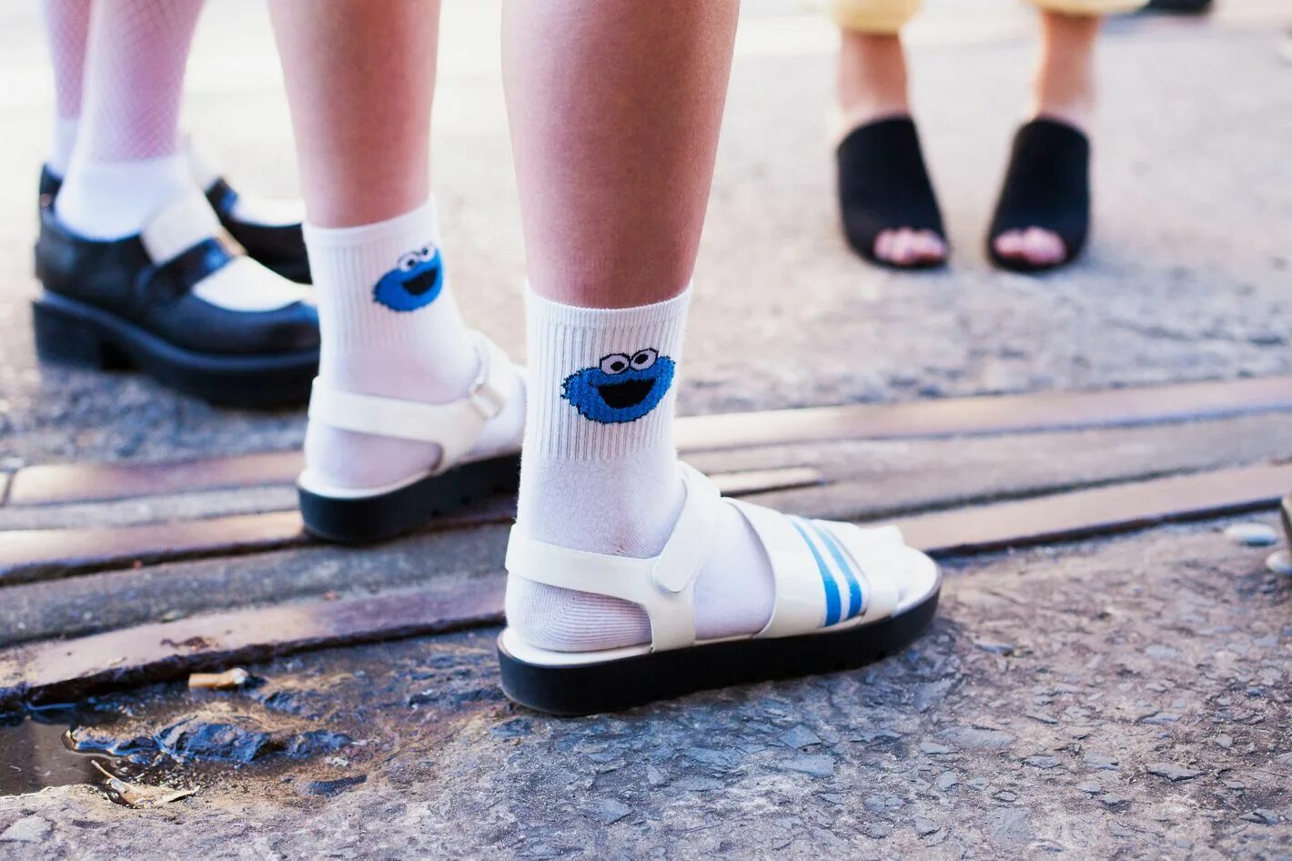 Носки под. Balenciaga adidas socks. носки с босоножками. носки с сандалиями. биркенштоки и высокие носки.