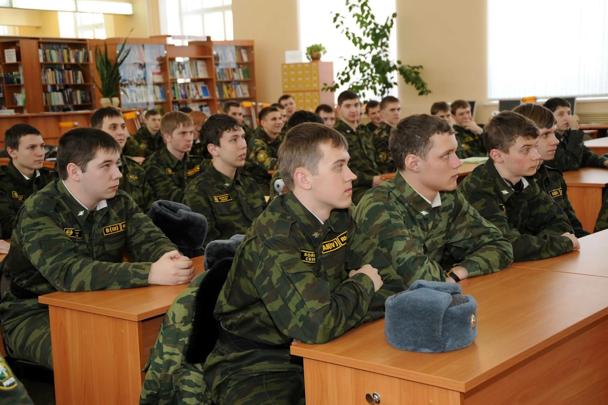 Можно ли после армии поступить в колледж. Военные вузы. Военные учебные заведения. Учеба в военном вузе. Военная Кафедра в вузах.